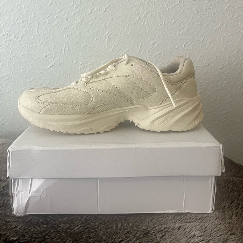 Sneakers - Picture 3 of 4